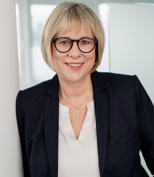 Über mich HR ist für mich nicht einfach nur Prozesse, Regeln und Verträge – sondern der Schlüssel, um Unternehmen lebendig, erfolgreich und vor allem menschlich zu machen.